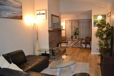 Image de Comfortable 3 bedroom house in a quiet neighborhood and close to Beaumaris lake.