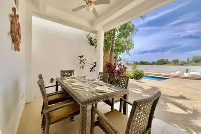 Gorgeous Beach house 3bd Pool and Bbq