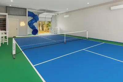 Image de Family Reunion Ready + Heated Pickleball Barn, Hot Tub, 9' Slide – Memory Maker!