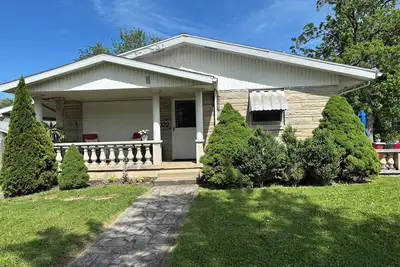 Image de Charming 4-bedroom limestone house just minutes from Indiana University