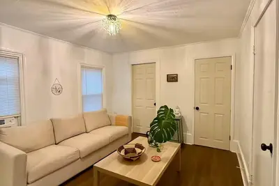 Image de The \"Beat Navy! \" House in Beacon near Shops and Hiking