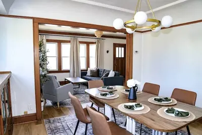Image de Near AmFam Field & Pettit |Sleeps 12|4br + Parking