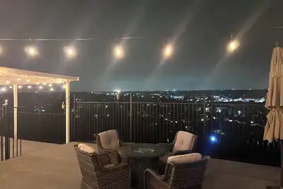 Image de Hillside cottage with city lights and sunset views. Near Disneyland.