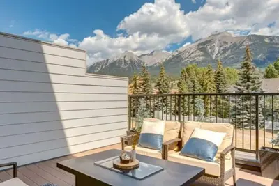 Image de Stunning Modern 2br Unit in Downtown Canmore!