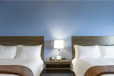 Image de Modern Suite w/ Kitchenette – Relax in Style Near Redding’s Top Attractions