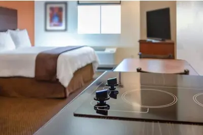 Image de Family-Friendly 3 Units w/ Kitchenette Close to Frontier Village Attractions