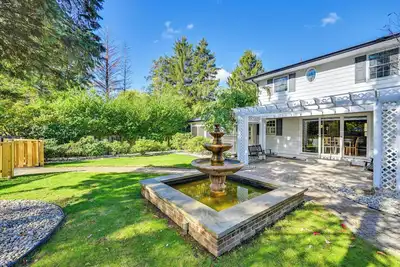 Image de Private Pool & Home Theater: Buchanan Family Home!