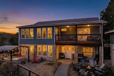 Image de Serene Smokies Retreat | Hot Tub | Fire Pit | Bbq