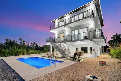 Image de Isla Sol ~ Waterfront Oasis ~ Pool ~ Dock ~ Kayaks