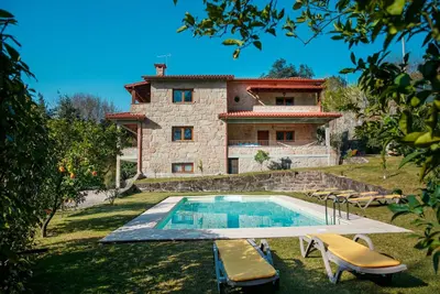 Image de Casa das Flores : Vue Montagne, Piscine Privée et Wi-Fi au Gerês