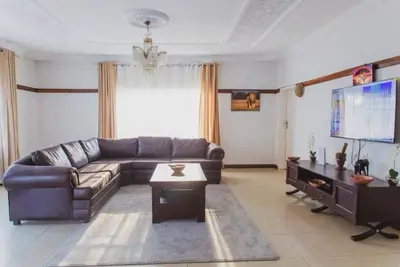 Image de 3 Bed Apartment + Free Hire Car & Airport Pick Up