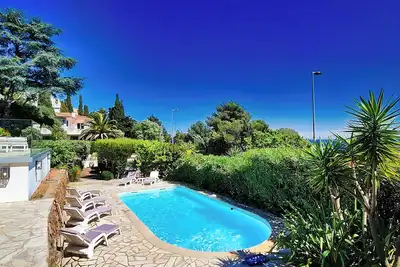 Image de Villa face mer avec piscine chauffée et accès plage à pied – 9 personnes