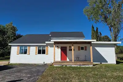 Image de Beautiful, newly renovated 4-bedroom, 2 bath farmhouse in the Petoskey area