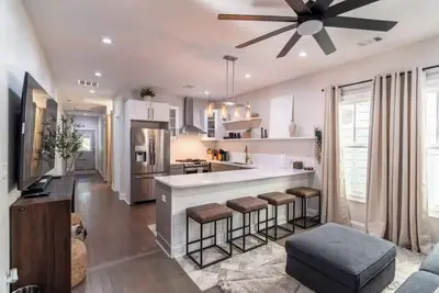 Image de Cozy 3-bedroom Bungalow in Atlanta, 6 mins to Mercedes-Benz Stadium