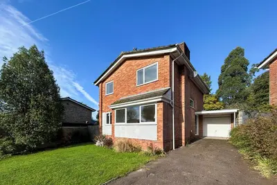 Image de 4 chambres à coucher à Sarisbury Green, Southampton