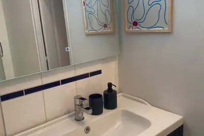 Duplex avec balcon et parking à deux pas de la mer. Animaux acceptés!