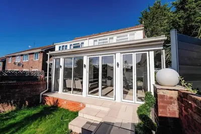 Image de 3 Br House With Free Parking -Garden & Fast WiFi