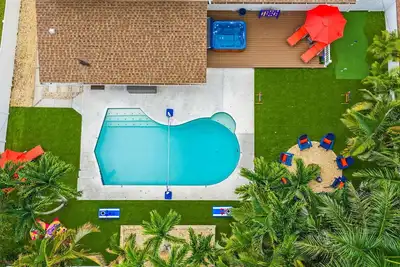 Image de Luxury 5 Br Heated Pool House | 5 Min to Beaches!