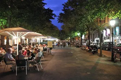 Image de Spacious 5-bedroom apartment in charming Barcelona with Ac