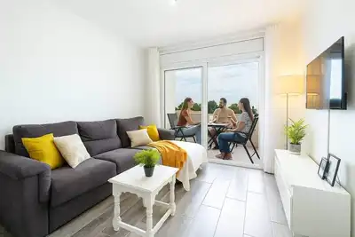 Image de Penthouse · Sea Views & 7 min Walk to Beach · Ac