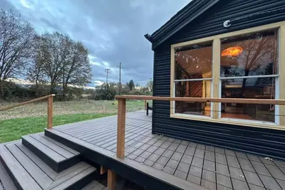 Image de Cozy Tiny Home + Hot Tub | Oak trees, Trail & View