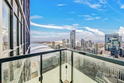 Image de Luxury 2br 2ba Downtown Toronto Condo | High Floor | Lake Views | Work-Friendly