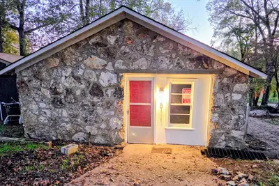 Image de The Rock Cottage  in charming Hardy, Ark.