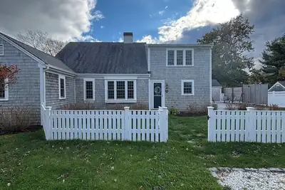 Image de New Listing! 4-bedroom home in East Dennis, 5 minute walk to premier Dennis Beach