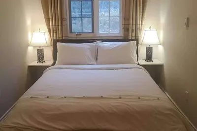 Image de Lakeside Private suite (Queen bed room)