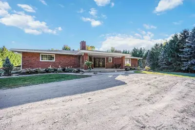 Image de South Pines Estates – Sleeps 14 • Indoor Pool • Games Room • 26-Acre Retreat