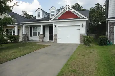 Image de Ft. Jackson Cozy Bungalow – 1 Mile from Main Gate