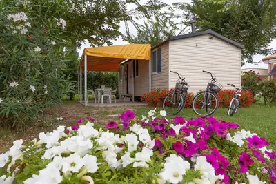 Image de Mobil-home 'Casa Oleandro 2' avec jardin privé, Wi-Fi et climatisation