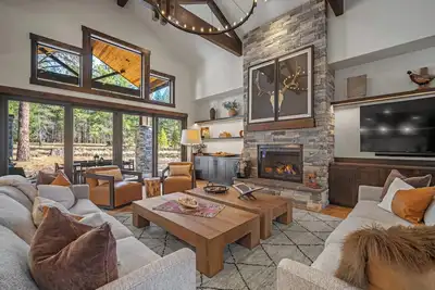 Executive Escape with Hot Tub, Shuffleboard & A/C