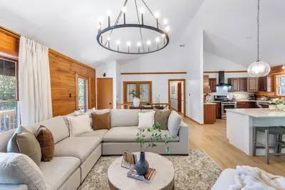 Image de Stay at Wild & Blue, Log Home Retreat, Game Room w/ Arcade