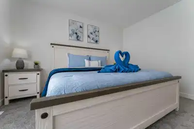 Image de New Elegant 3br Home w/ Gym & Office Near Yyc