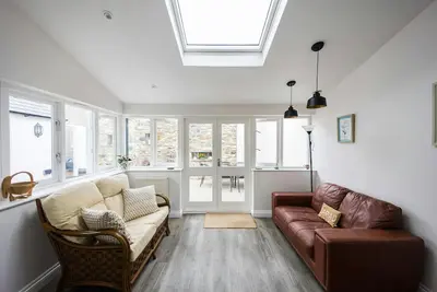 Major Lodge, Newport