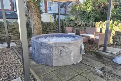 Image de Ground Level Studio Escape with Free Hot Tub+ Fast WiFi