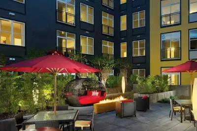 Image de Modern Mosaic Living — Gym, Basketball Court & Private Cinema”