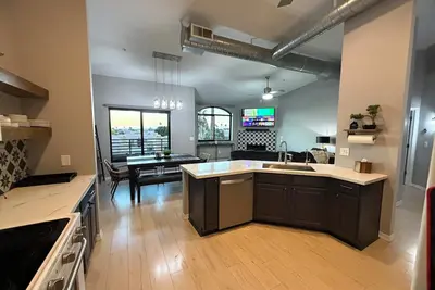 Image de Newly Listed 3br, 3ba Condo! Pool/Spa & sunset views from 3 private balconies! !