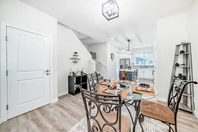 Image de Elegant 3br | King | Spruce Meadows | Fish Creek