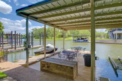 Image de Waterfront Getaway~Lake Access~Deck~Bbq Grill
