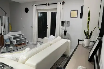 Image de Peaceful, Clean Fully equipped Westchase area Villa