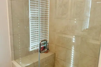 Image de Modern Luxury Stay: 2br, 2. 5ba, Garage + Backyard