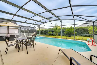 Image de 4 Bedroom 2 Bath Villa with South Facing Spacious Pool Deck Nr Disney