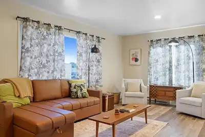 Image de Modern 3bed / 1. 5bath • Near Hanford & Riverfront