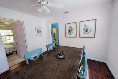 Image de Snowbirds welcome! - Whimsical, Bright 3br Retreat in Historic Apalachicola