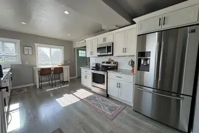 Image de Downtown Charm! 1 Block to Wa State Fairgrounds - 1 Mile to Good Sam