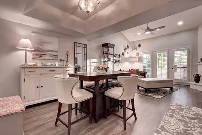 Image de Luxury 2-bedroom townhome on Biltmore golf course, close to dining and shopping!