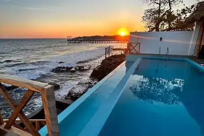Image de Luxury Beach house, infinity, pool, breathtaking view, Surf city, Sunset Park.