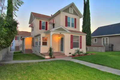 Image de Luxury 2-Br/2-Bath Apt. In Uptown Whittier, Nearby Disneyland, Knotts Berry Farm